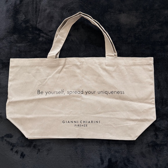 *NWOT* Marcella Club Canvas Fabric Tote Stylish Shopping Bag - Picture 2 of 3